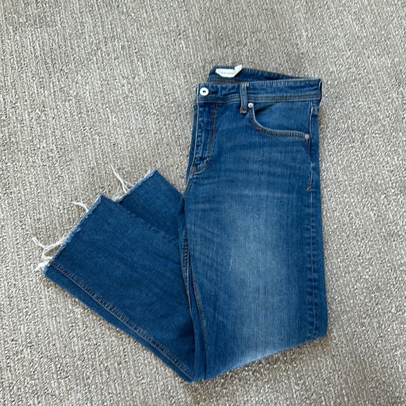 ANTHROPOLOGIE BRAND PILCRO, slim straight with distressed hem. Size 32. - Picture 4 of 4